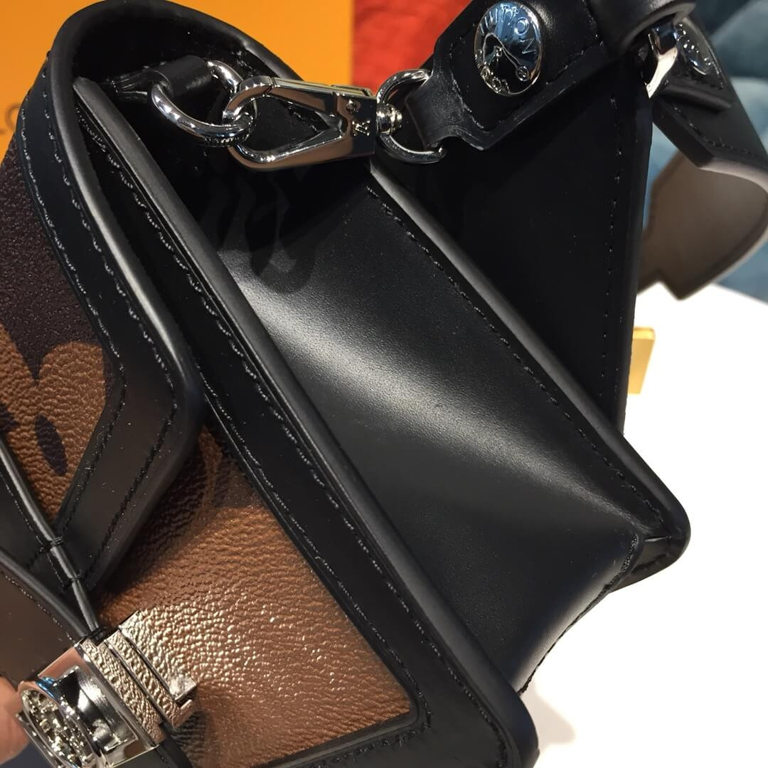 Louis Vuitton Bumbag Dauphine M67696