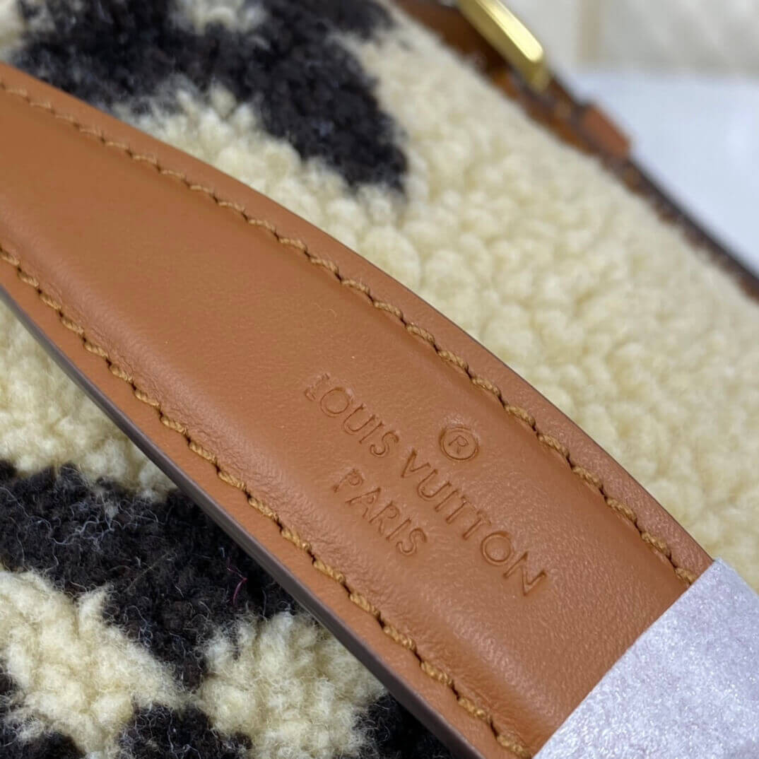 Louis Vuitton Bumbag M55425