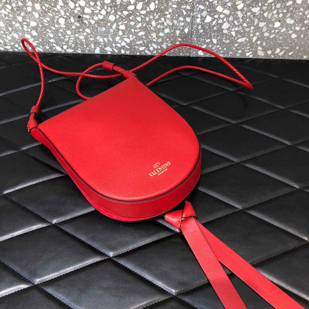 Valentino Garavani Small Vring Crossbody Bag 0910