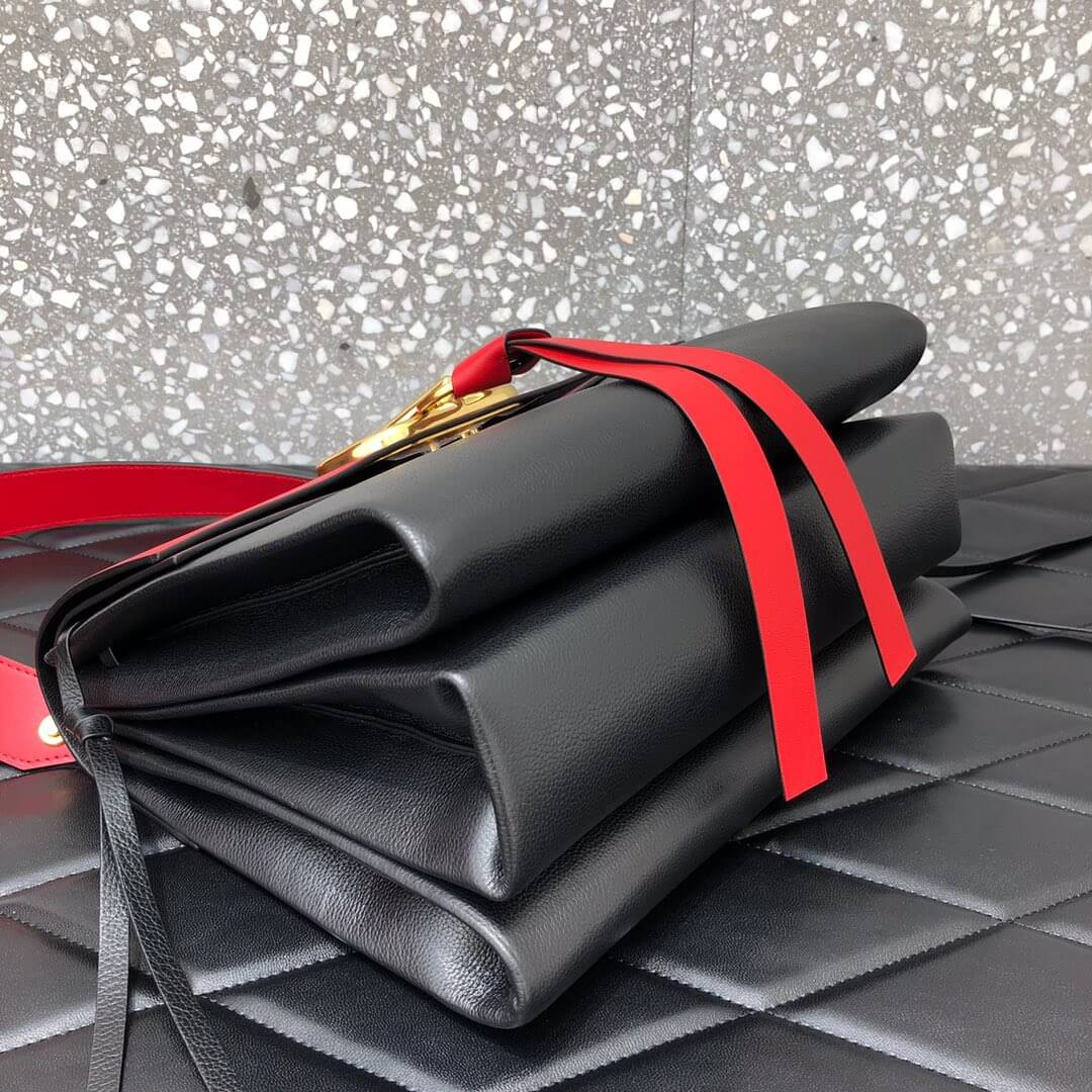 Valentino Garavani Medium Vring Smooth Calfskin Shoulder Bag 0002