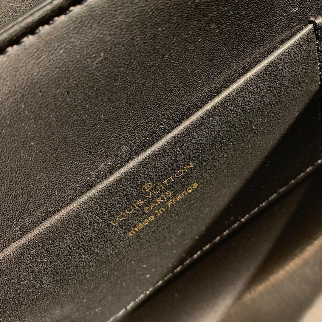 Louis Vuitton Pochette LV Thelma M55650