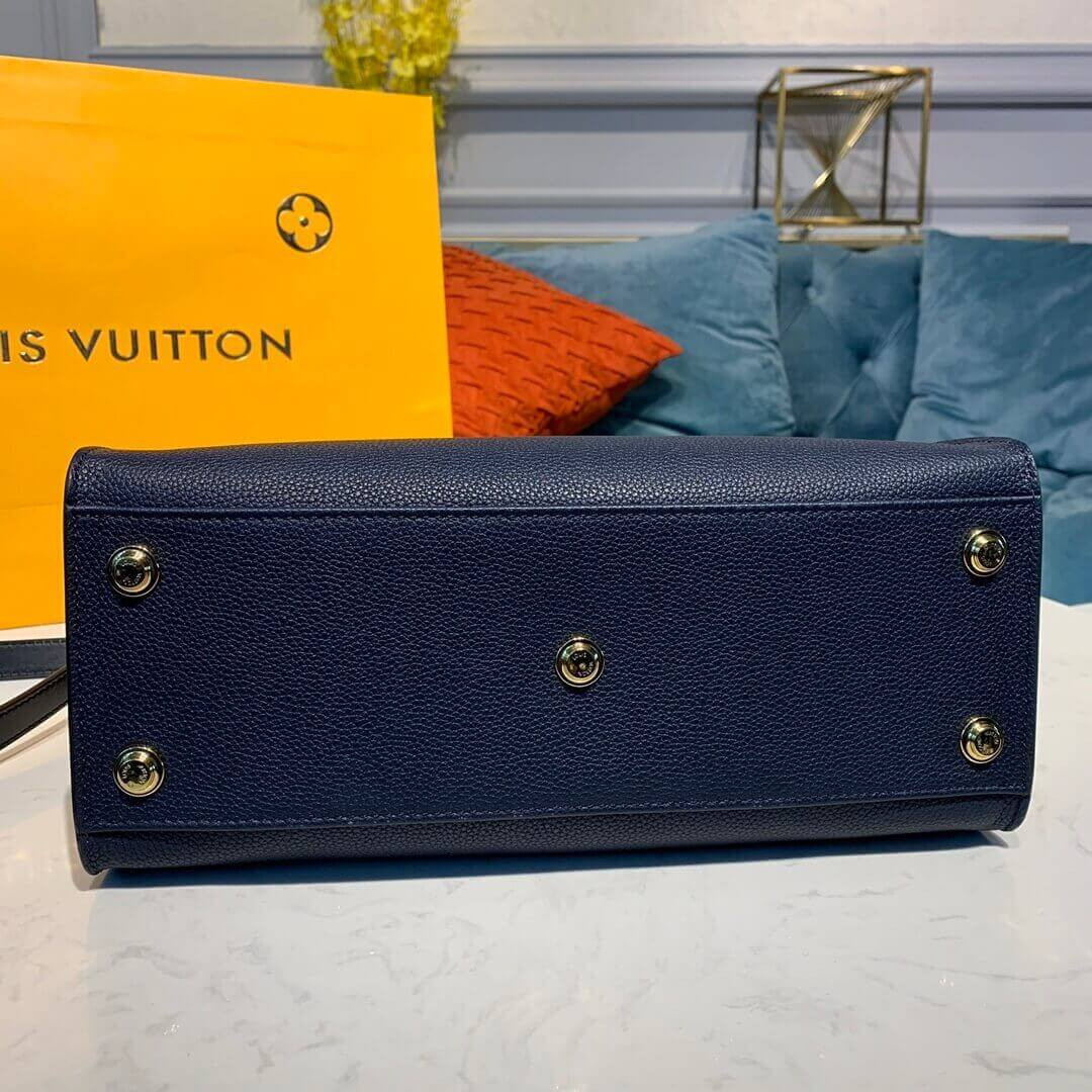 Louis Vuitton On My Side M55933