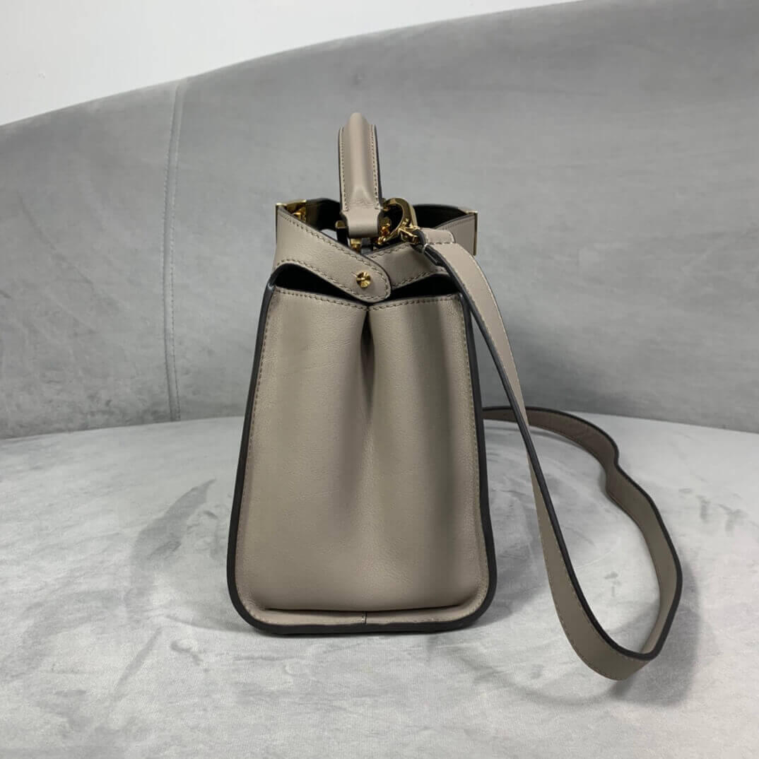 Fendi Peekaboo Iconic Essentially 8BN302