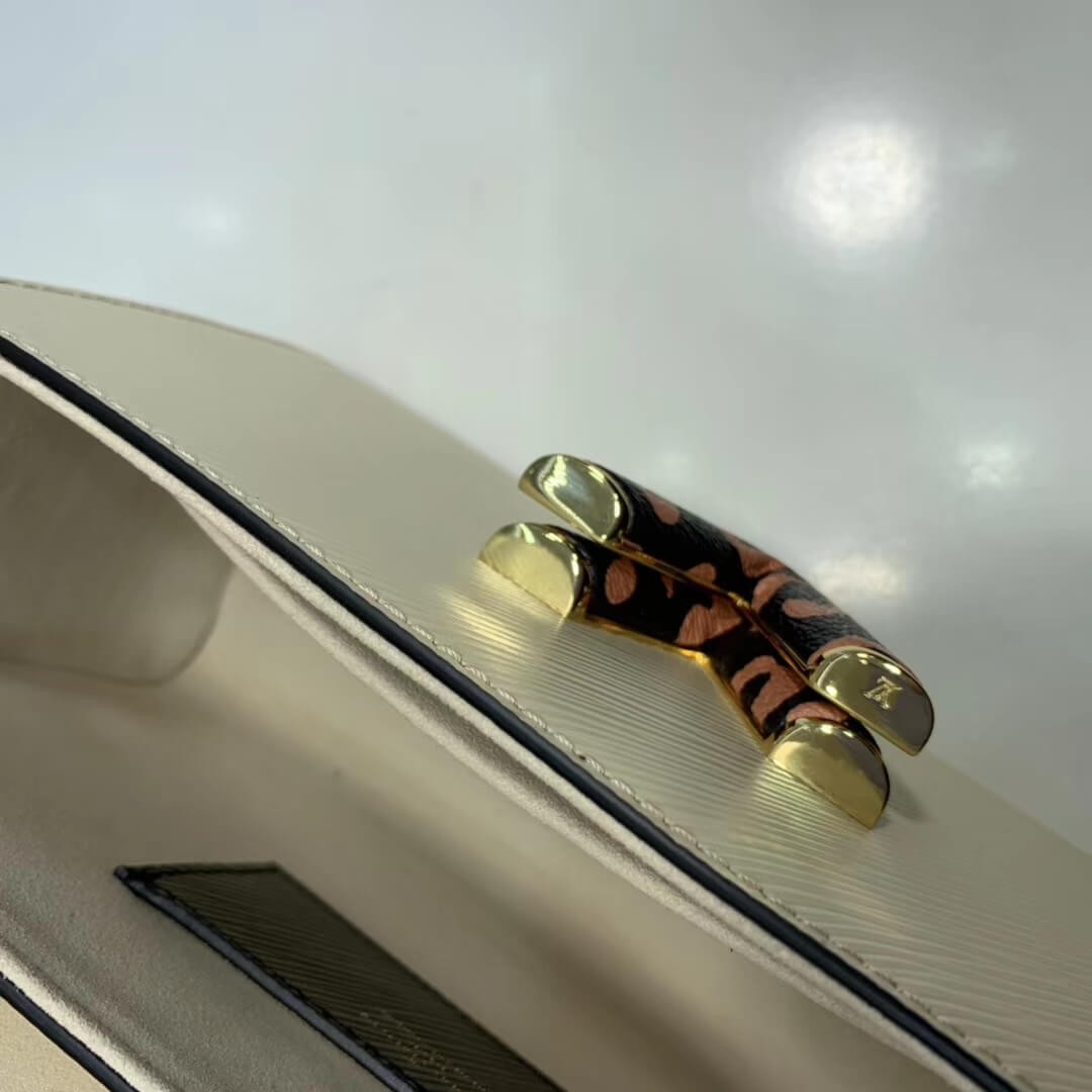 Louis Vuitton Epi Leather Twist MM M53928