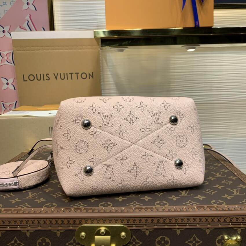 Louis Vuitton Mahina Leather Bella M57068