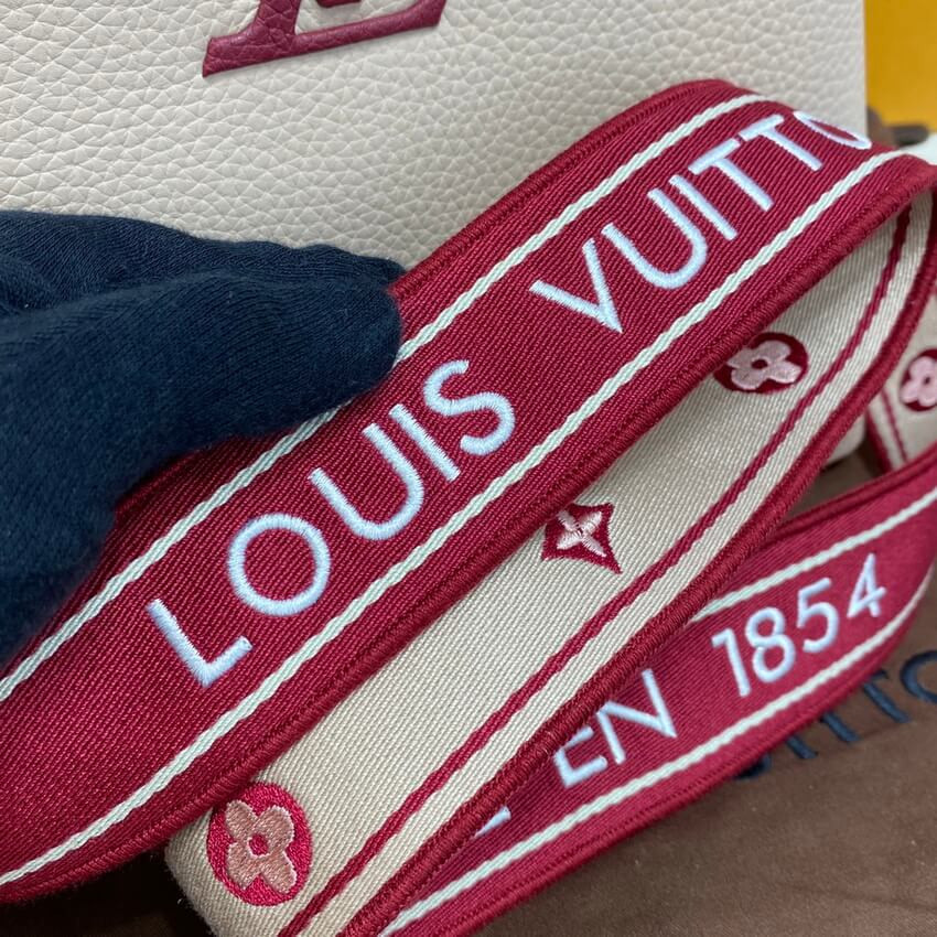 Louis Vuitton Capucines MM M58610 Eggshell/Lie de Vin Red