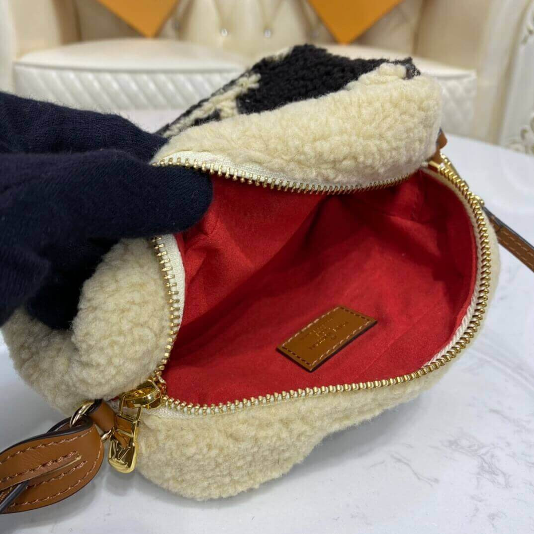 Louis Vuitton Beach Pouch M68599