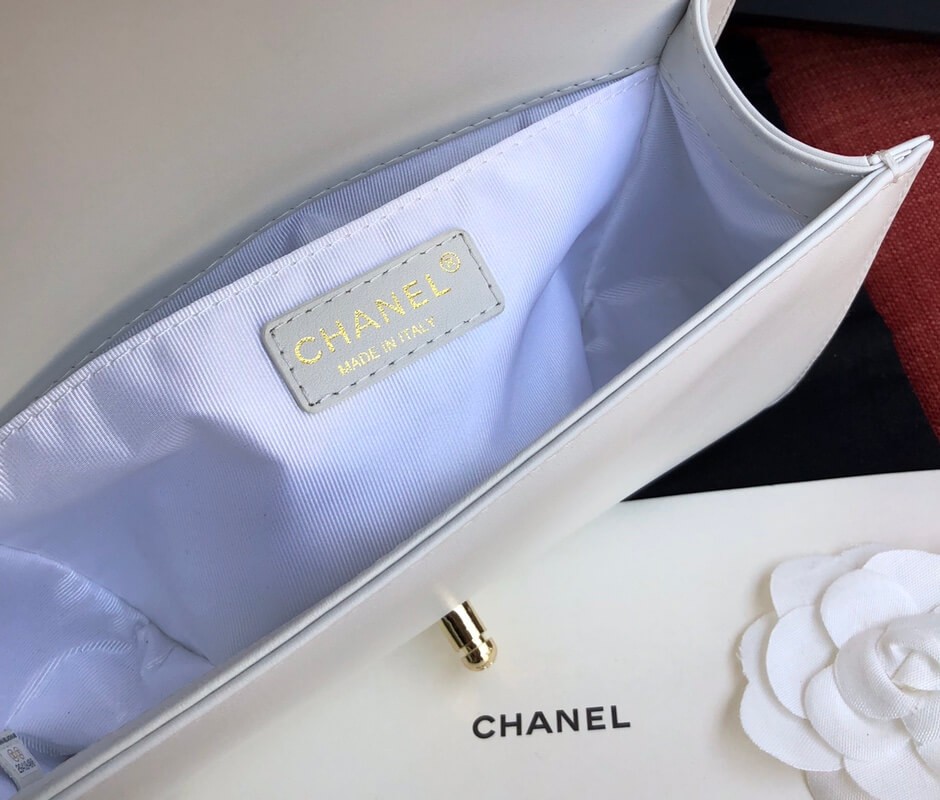 Chanel Imitation Pearls Boy Chanel Handbag A67086