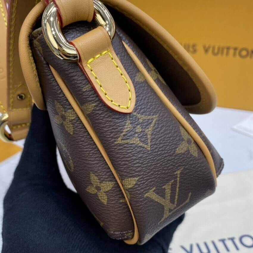 Louis Vuitton Tikal PM Shoulder Bag M40078