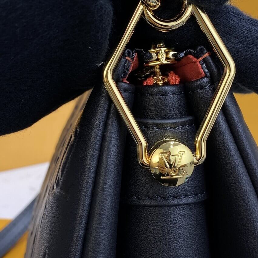 Louis Vuitton Coussin BB M57993