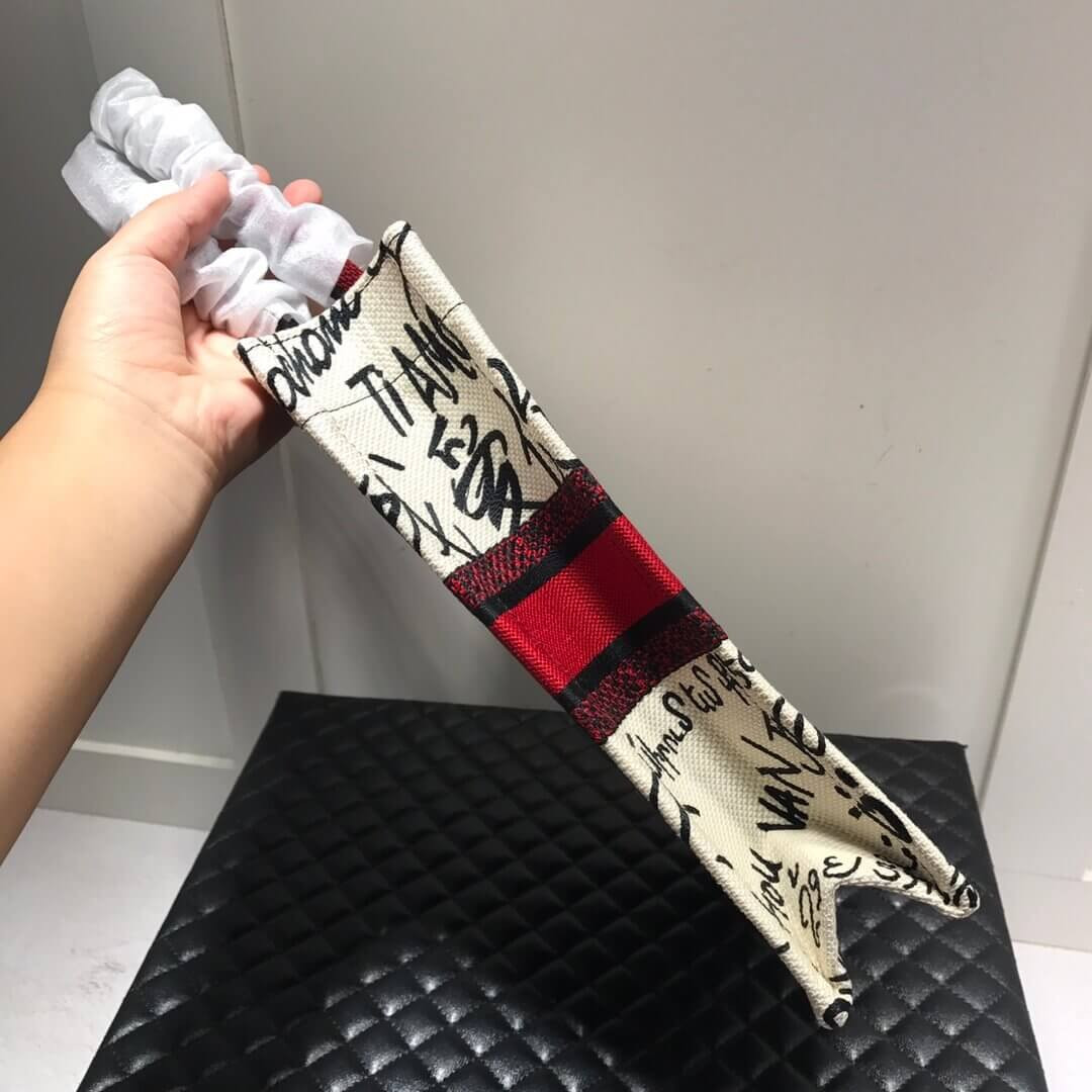 Dior Dioramour Vertical Book Tote Bag M1272