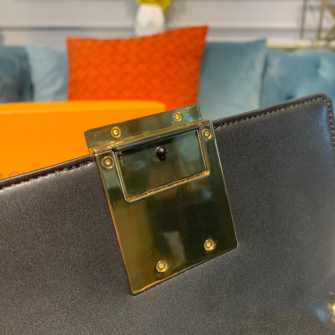 Louis Vuitton Pochette LV Thelma M44916