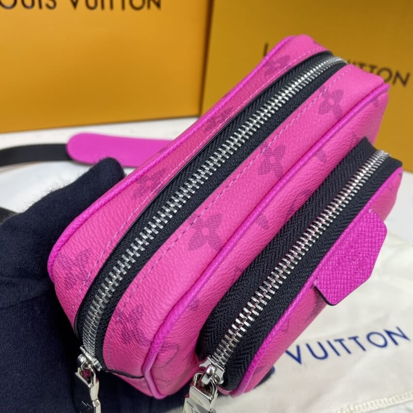 Louis Vuitton Outdoor Pouch Rosy M30781