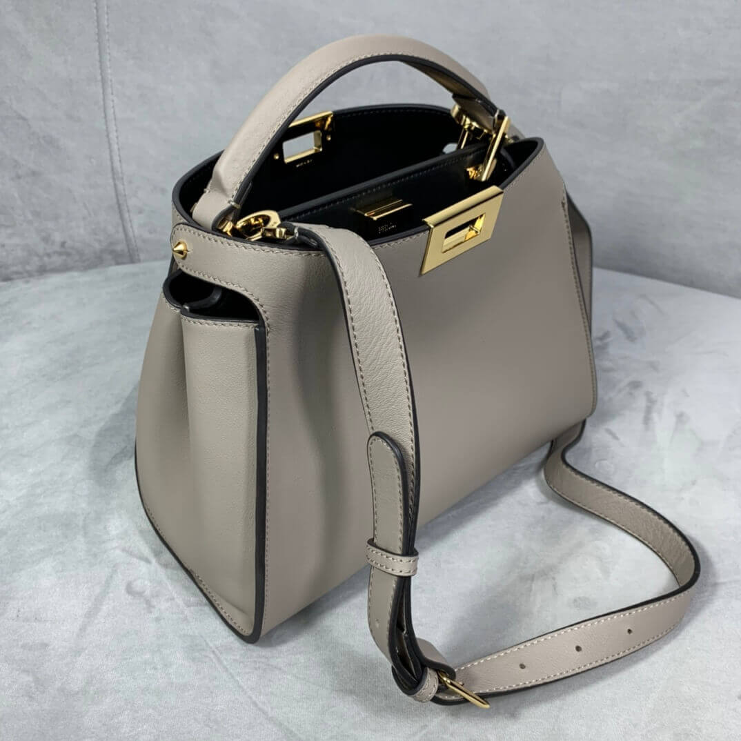 Fendi Peekaboo Iconic Essentially 8BN302