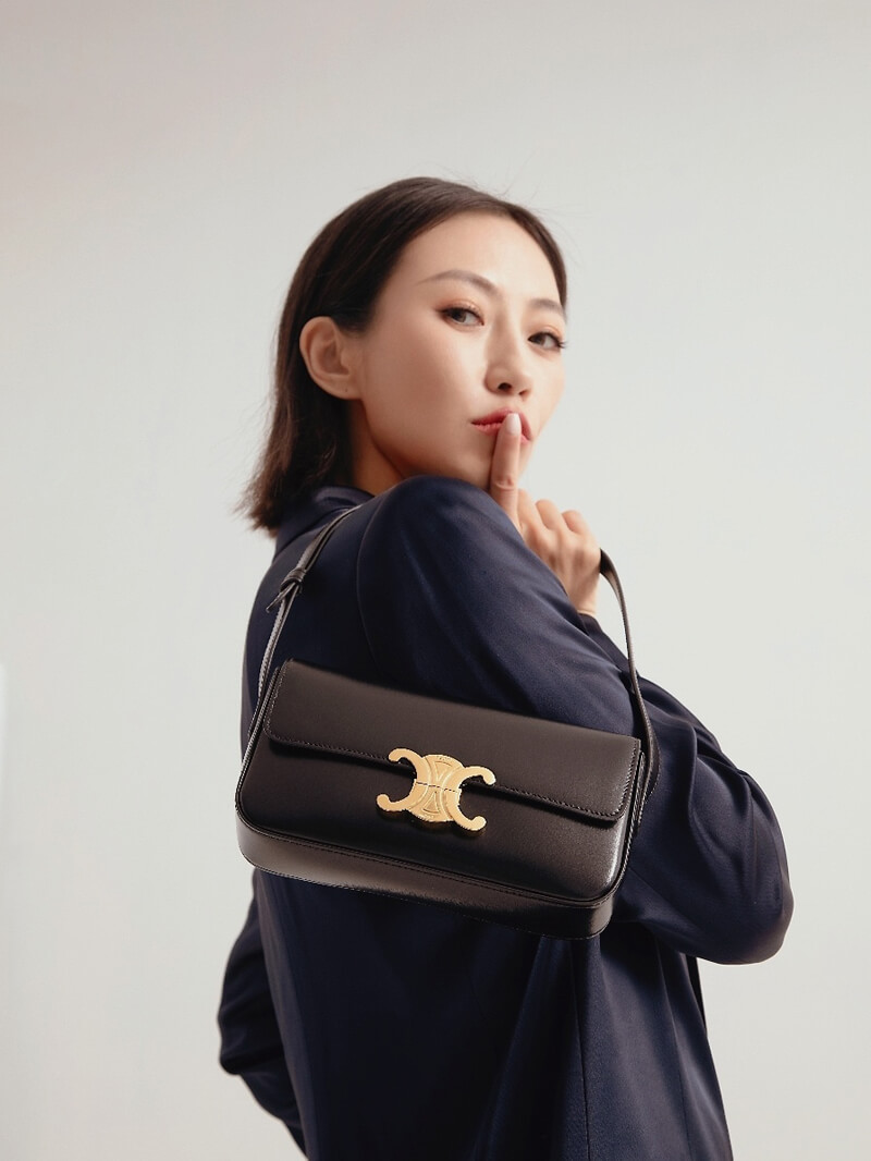 Celine Triomphe Shoulder Bag In Shiny Calfskin 194143 Black