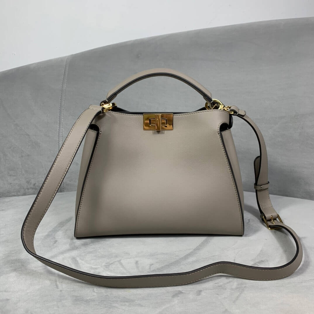 Fendi Peekaboo Iconic Essentially 8BN302