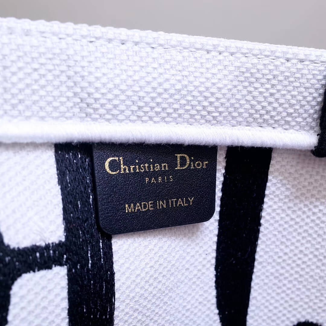 Dior Book Tote Bag With Red Heart M1286