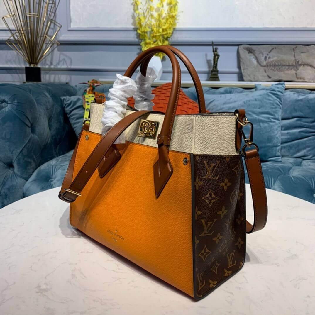 Louis Vuitton On My Side M56077