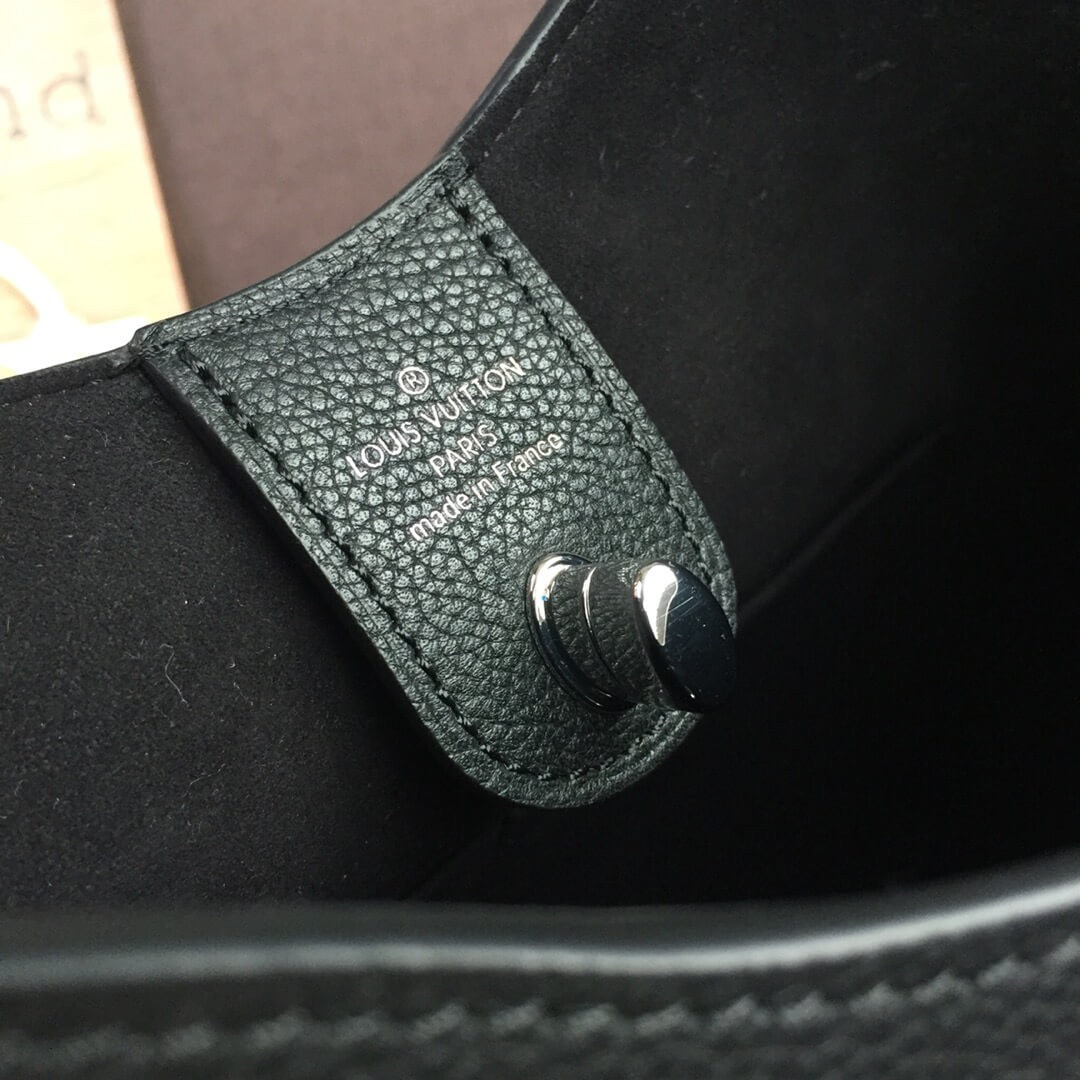 Louis Vuitton Lockme Hobo M52776 M44330