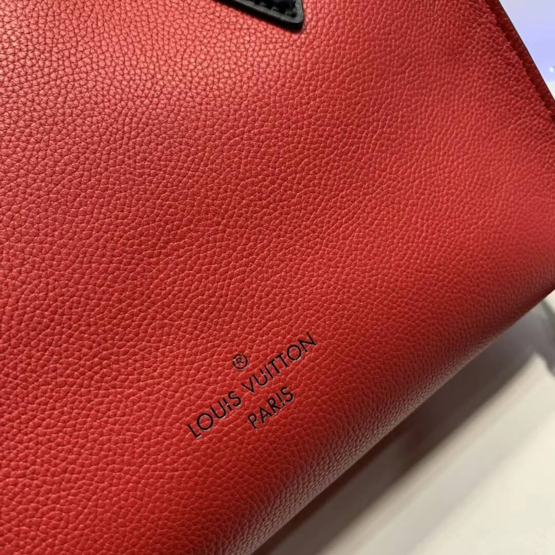 Louis Vuitton On My Side M53824