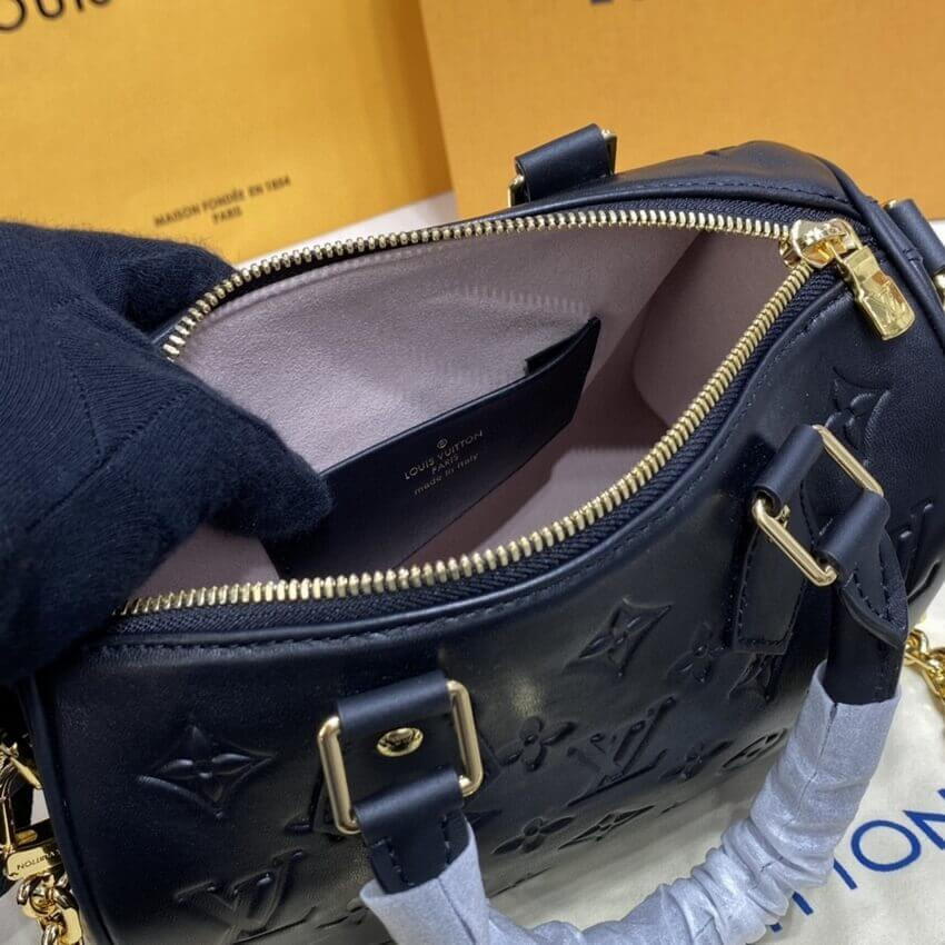 Louis Vuitton Speedy Bandoulière 22 in Black M58631