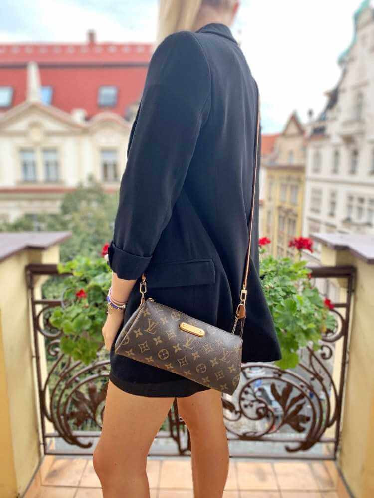 Louis Vuitton Monogram Canvas Eva Clutch M95567