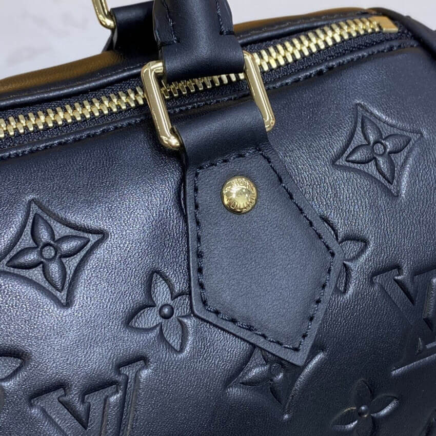 Louis Vuitton Speedy Bandoulière 22 in Black M58631