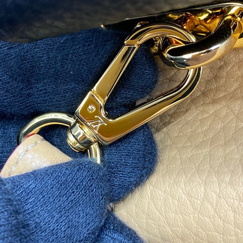 Louis Vuitton Capucines MM M58608 Black/Arizona Beige