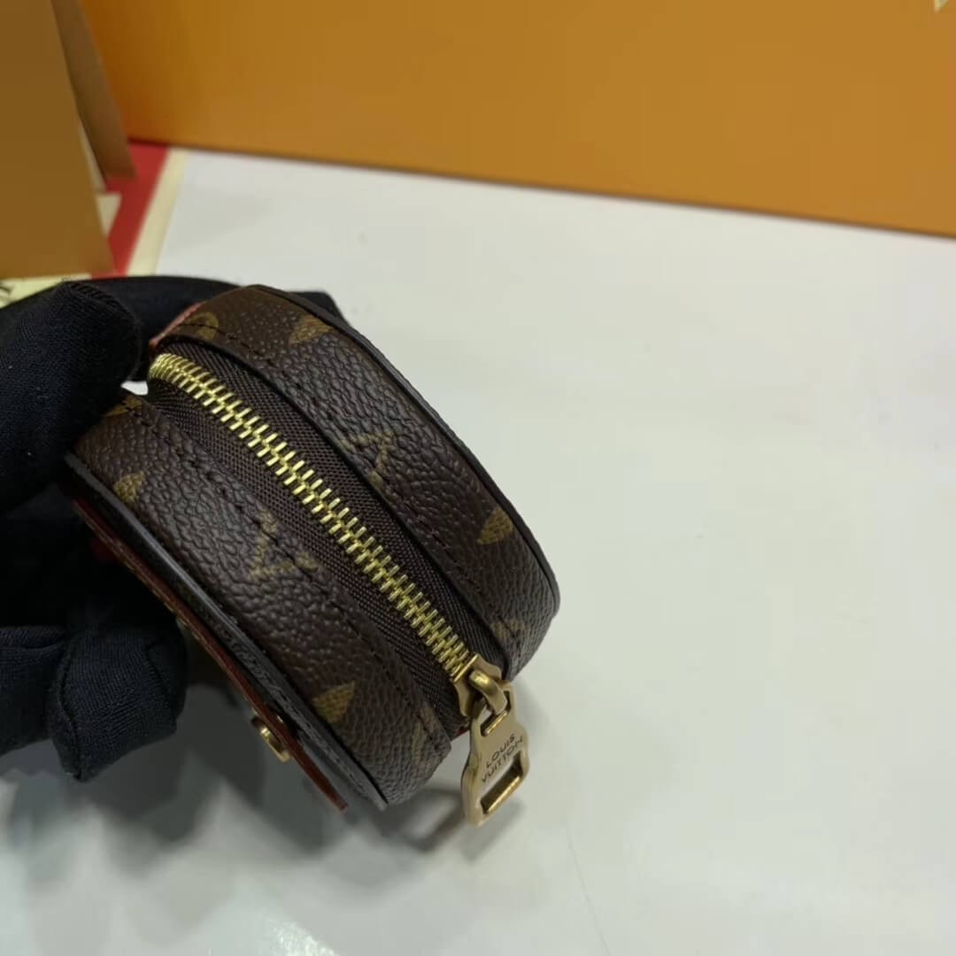 Louis Vuitton Monogram Canvas Round Case M68524