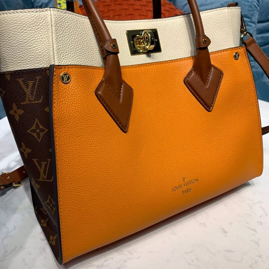 Louis Vuitton On My Side M56077