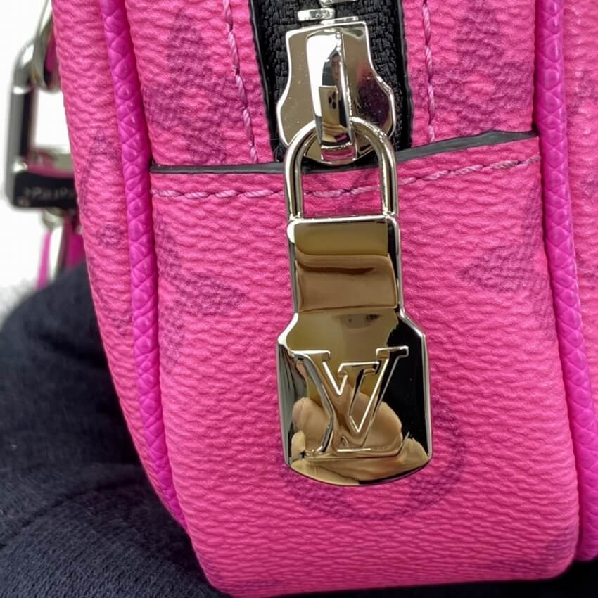 Louis Vuitton Outdoor Pouch Rosy M30781