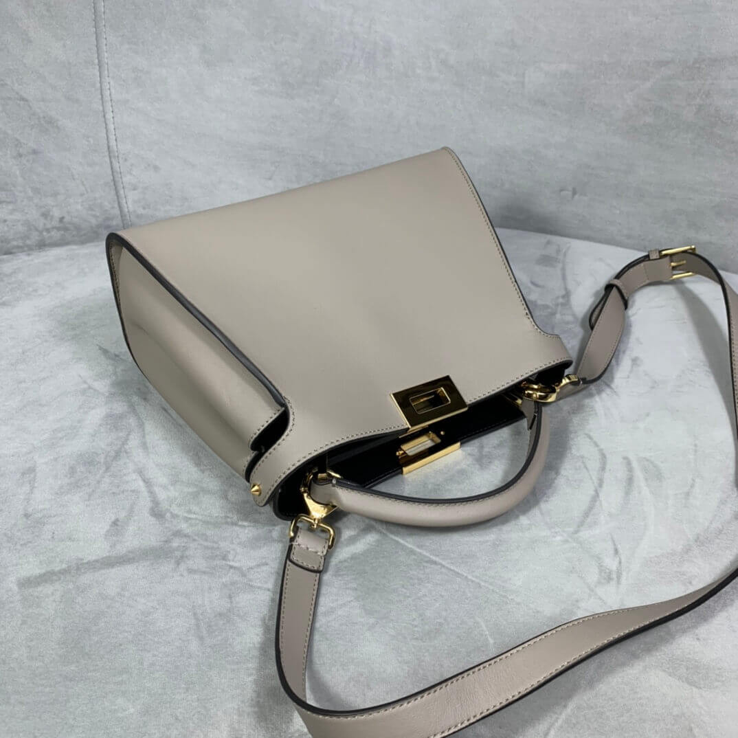 Fendi Peekaboo Iconic Essentially 8BN302