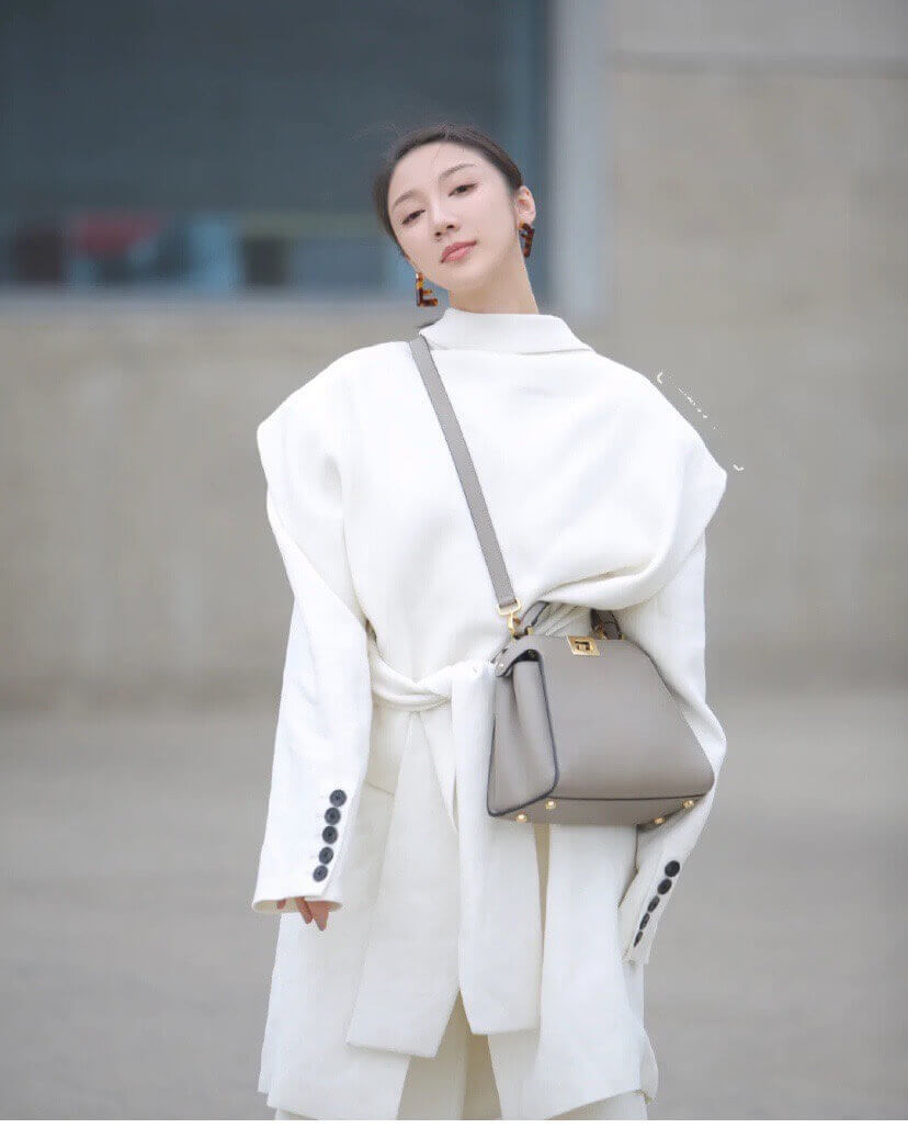 Fendi Peekaboo Iconic Essentially 8BN302