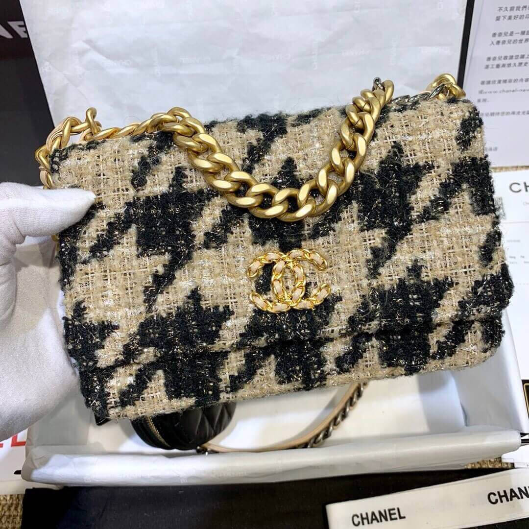 Chanel 19 Tweed Woc With Leather Coin Purse AP0985