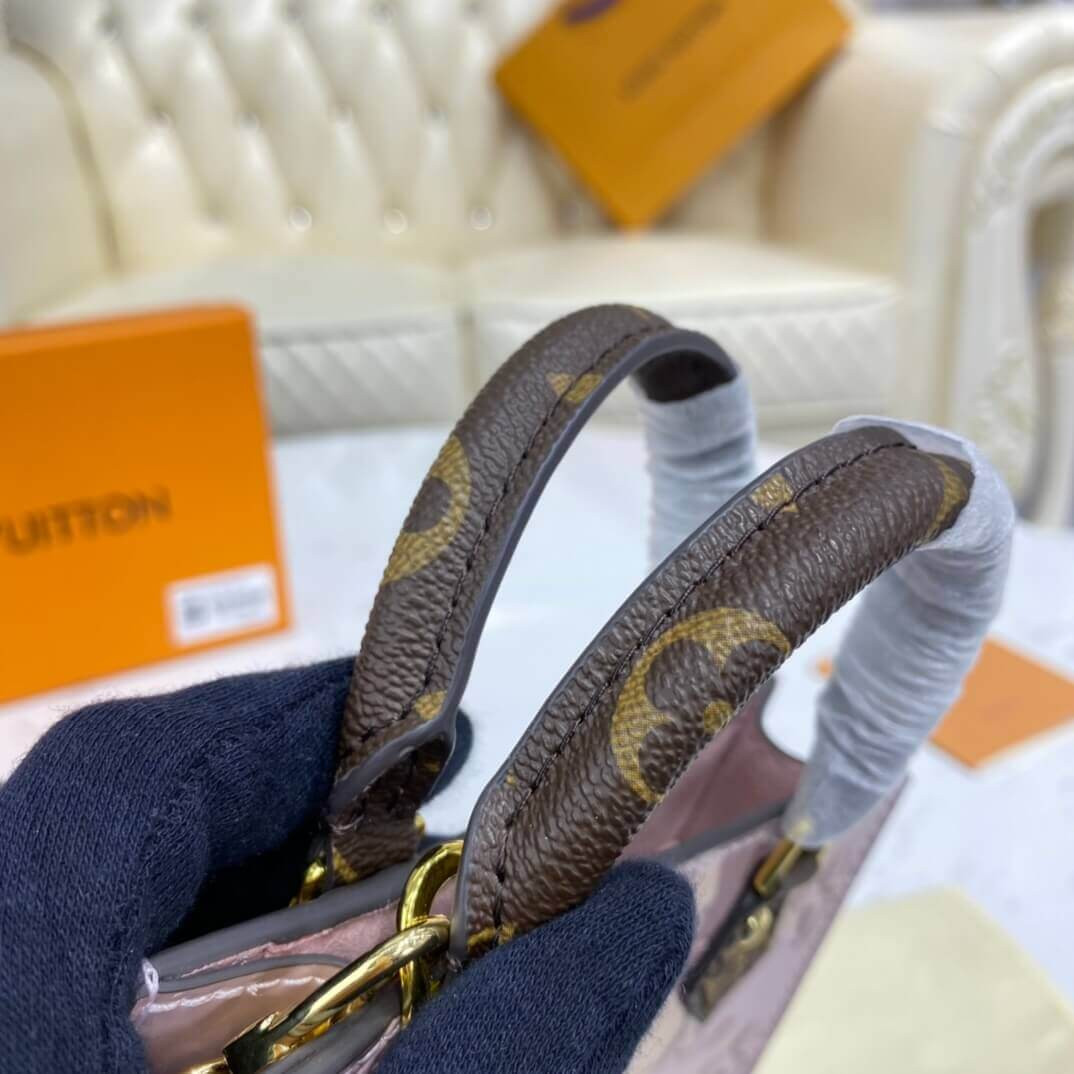 Louis Vuitton Petit Sac Plat M90564