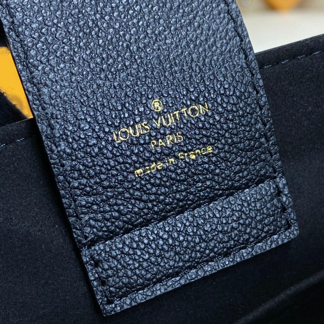 Louis Vuitton Monogram Canvas LV Riverside M40135