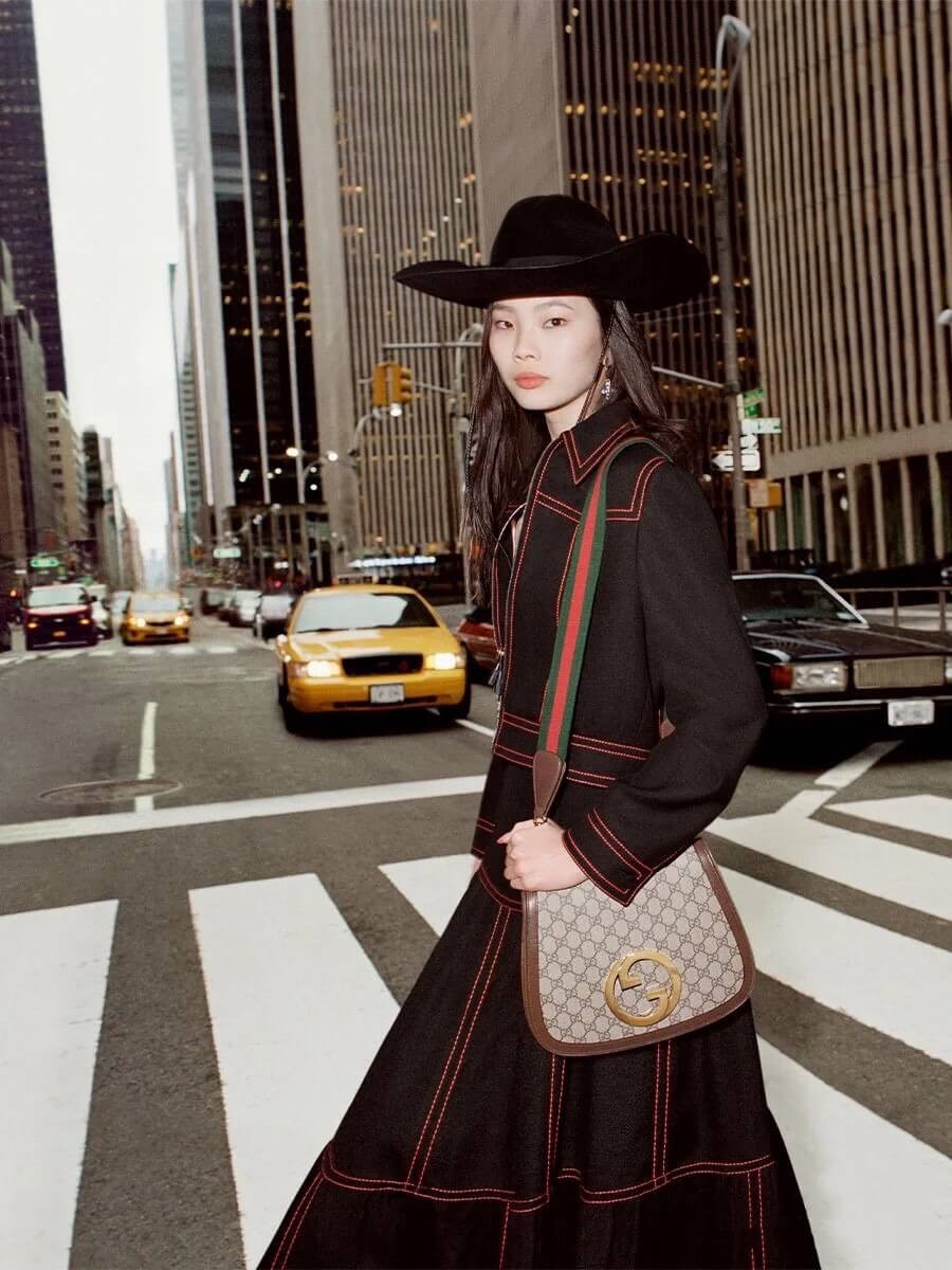 Gucci Blondie Medium Shoulder Bag With Round Interlocking G 699210