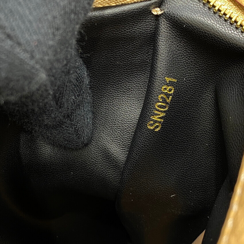 Louis Vuitton Capucines MM M58608 Black/Arizona Beige