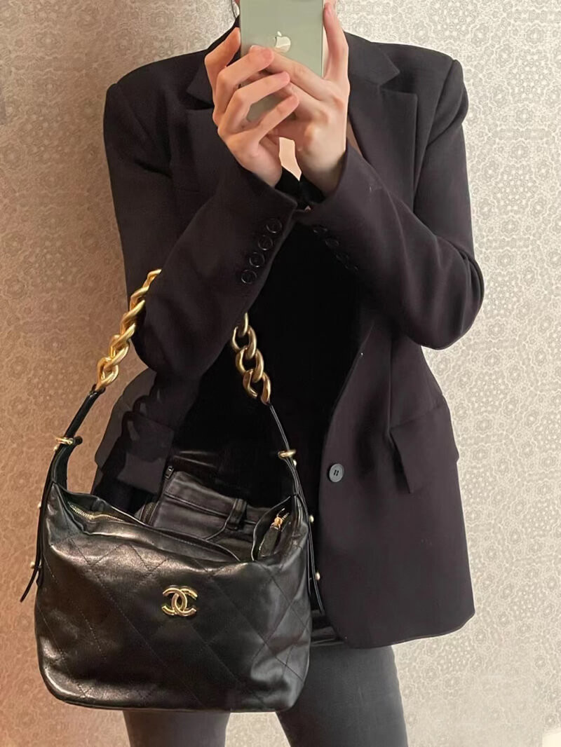 Chanel Black Calfskin Leathe Hobo Bag AS2910
