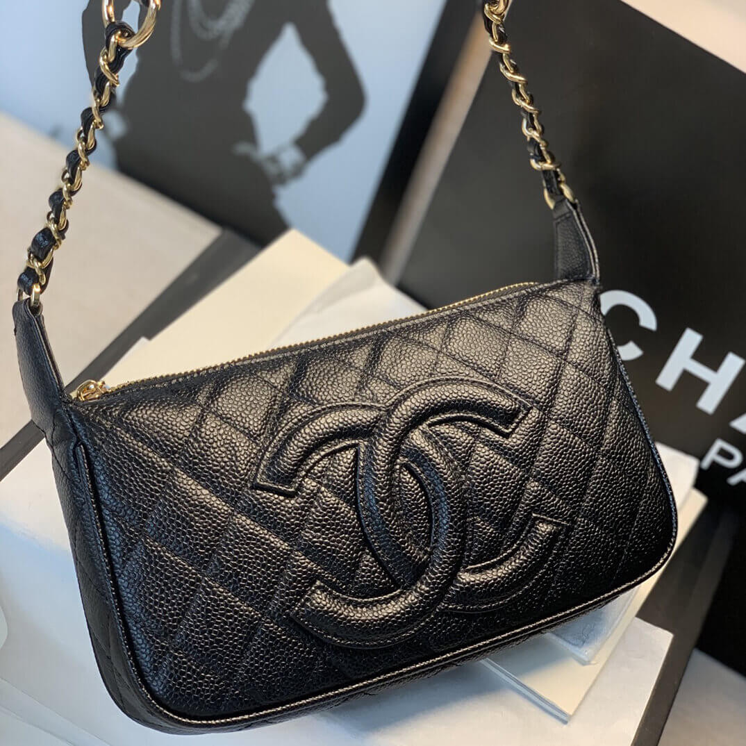 Chanel Grained Leather Hobo Bag B01960