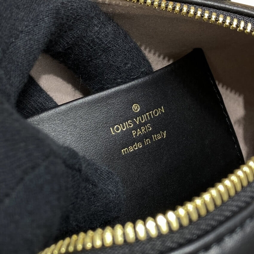 Louis Vuitton Speedy Bandoulière 22 in Black M58631