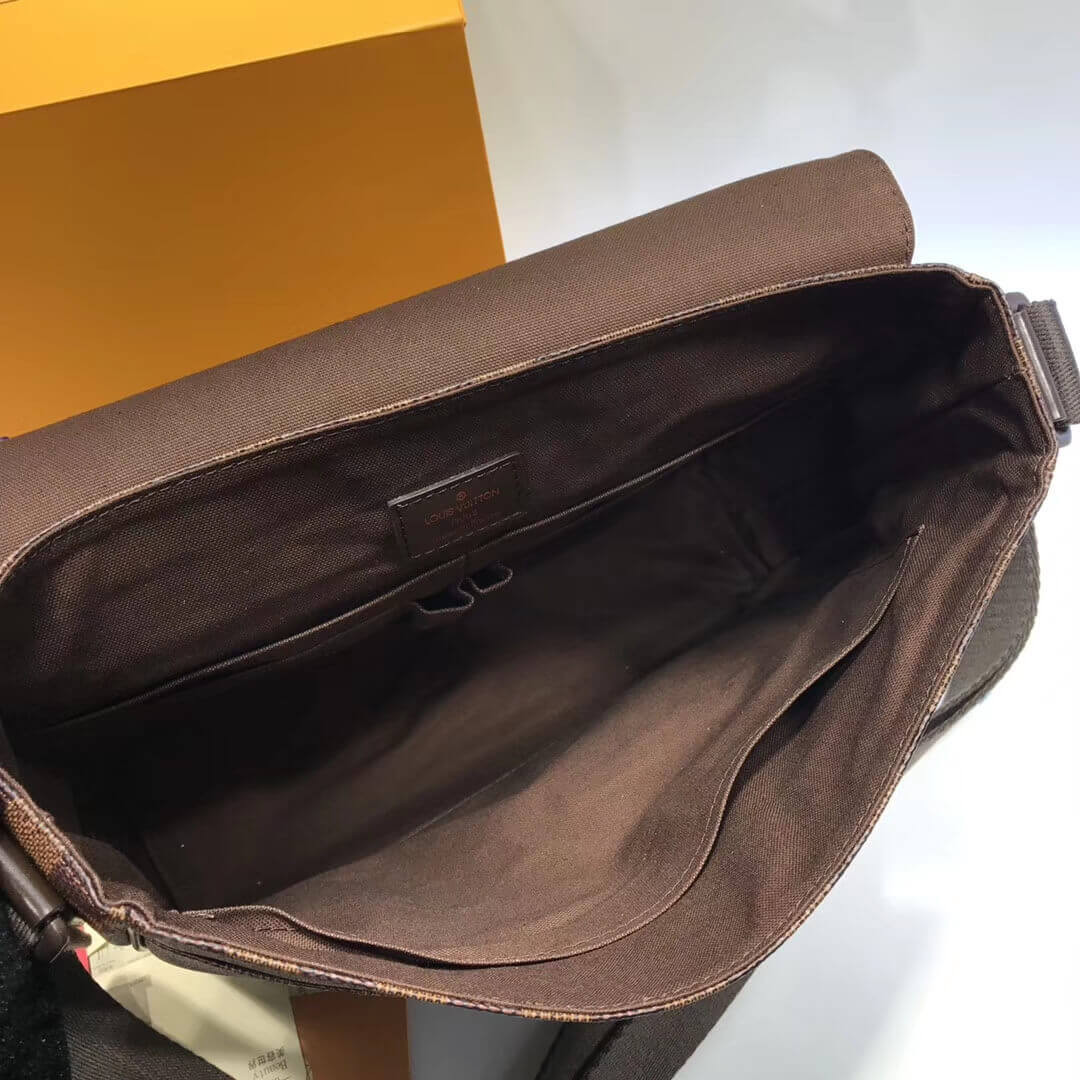 Louis Vuitton Damier Ebene Canvas District MM N41213