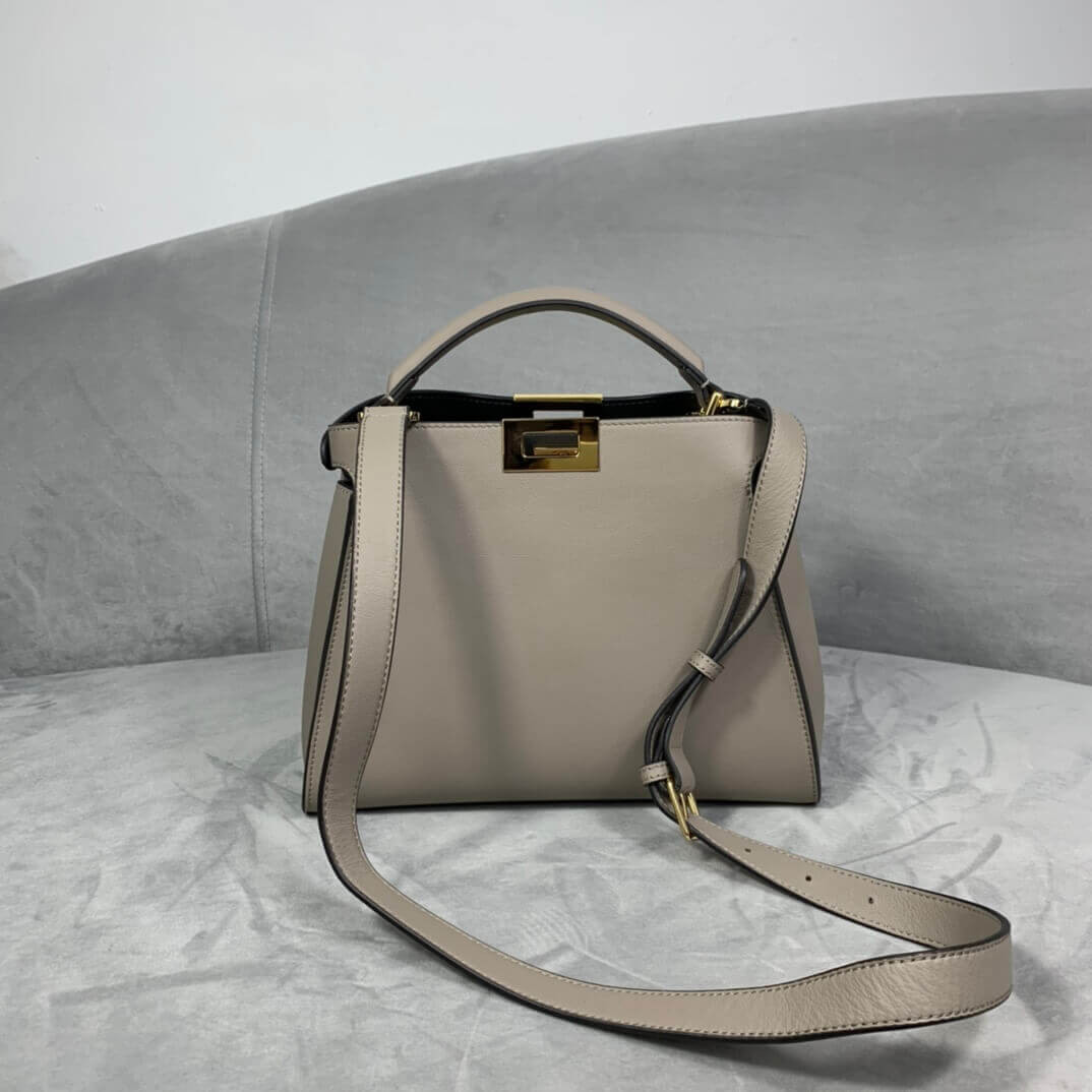 Fendi Peekaboo Iconic Essentially 8BN302