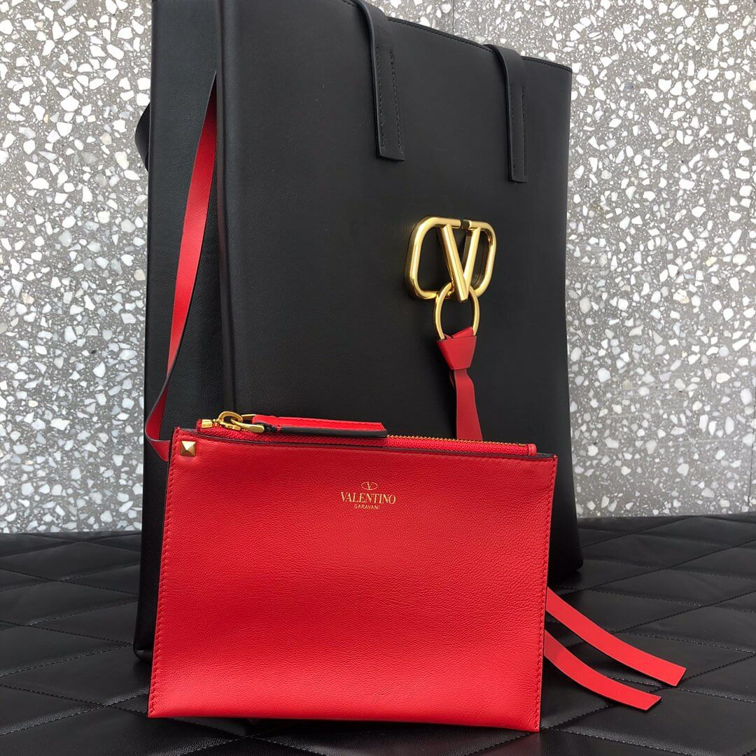 Valentino Garavani Large NS V-Ring Shopper A0073