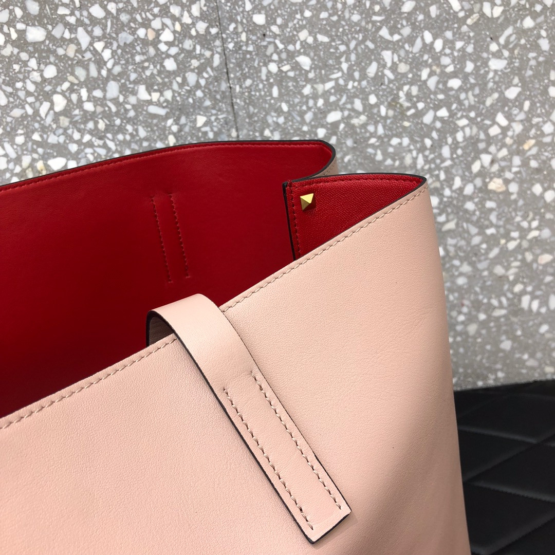 Valentino Garavani Large Vring Shopping Tote A0090