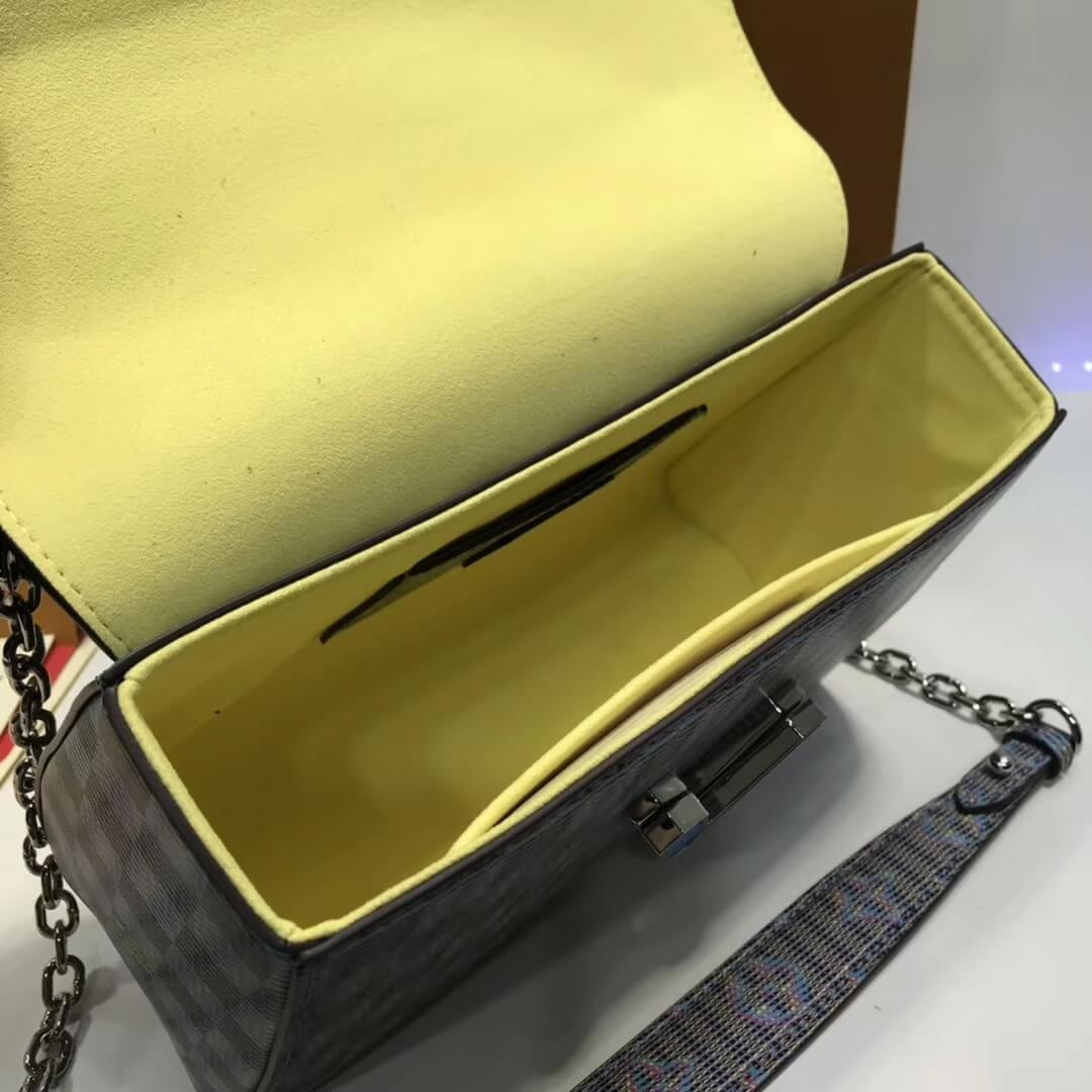 Louis Vuitton Twist MM M55480