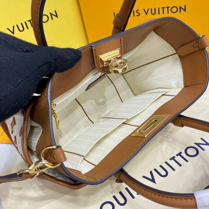 Louis Vuitton On My Side PM M59905
