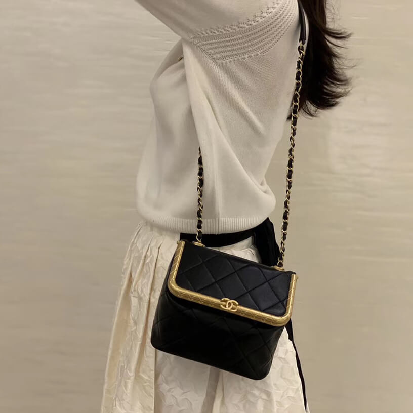 Chanel Lambskin Kiss-Lock Clasp Bag AS1886