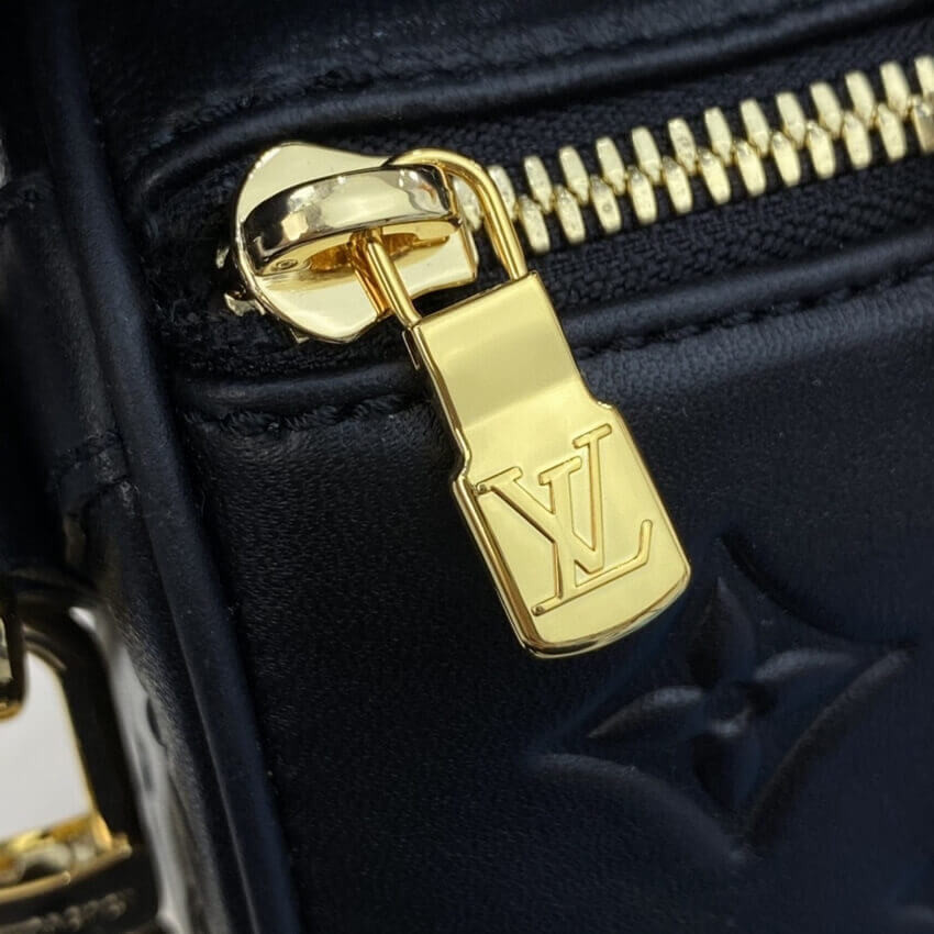 Louis Vuitton Speedy Bandoulière 22 in Black M58631