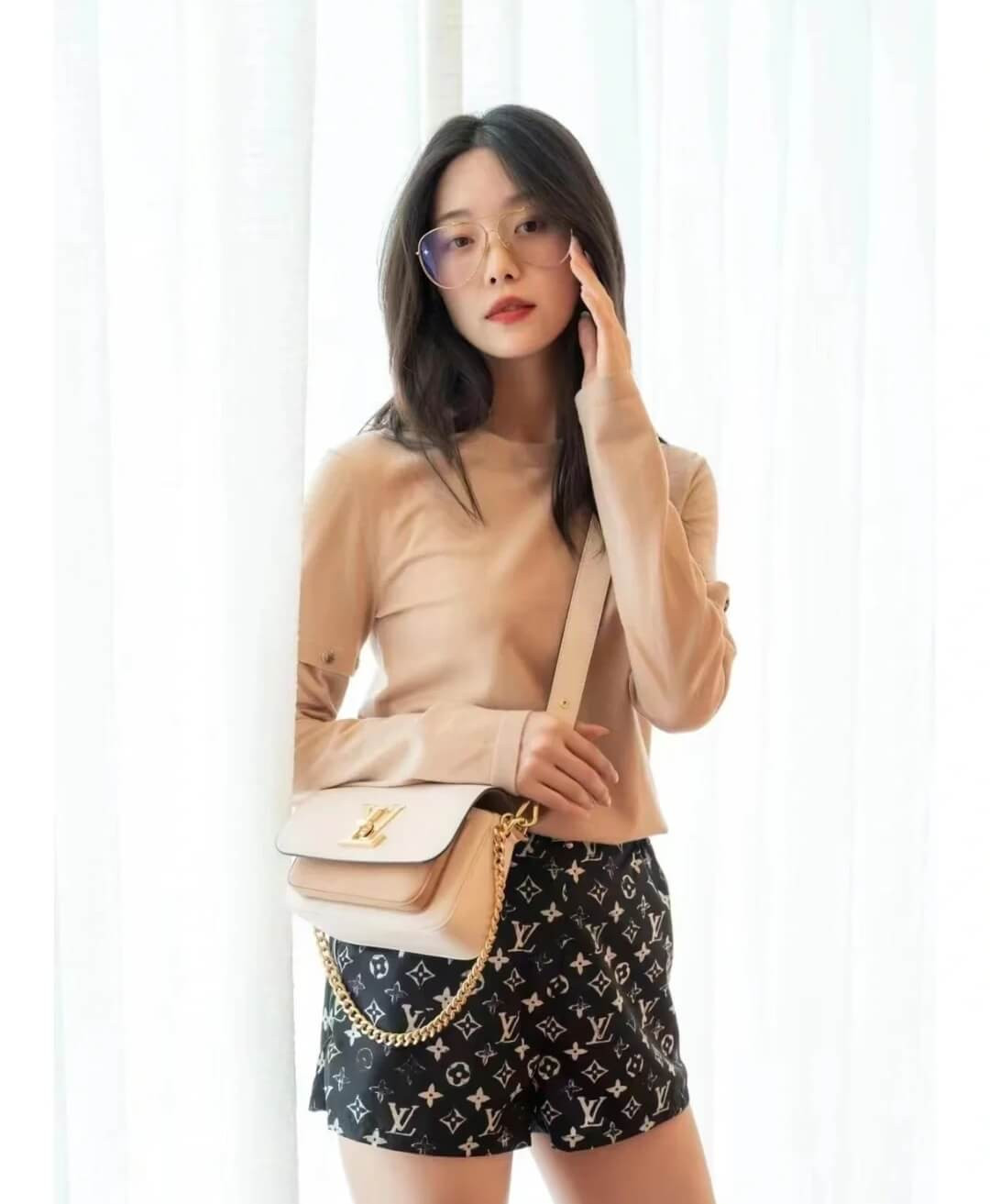 Louis Vuitton Lockme Tender M59733 Quartz White